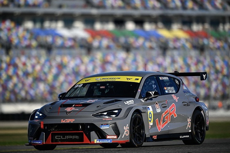 Liefooghe y Girolami marcan el ritmo en la primera práctica del IMSA Michelin Pilot Challenge en Daytona