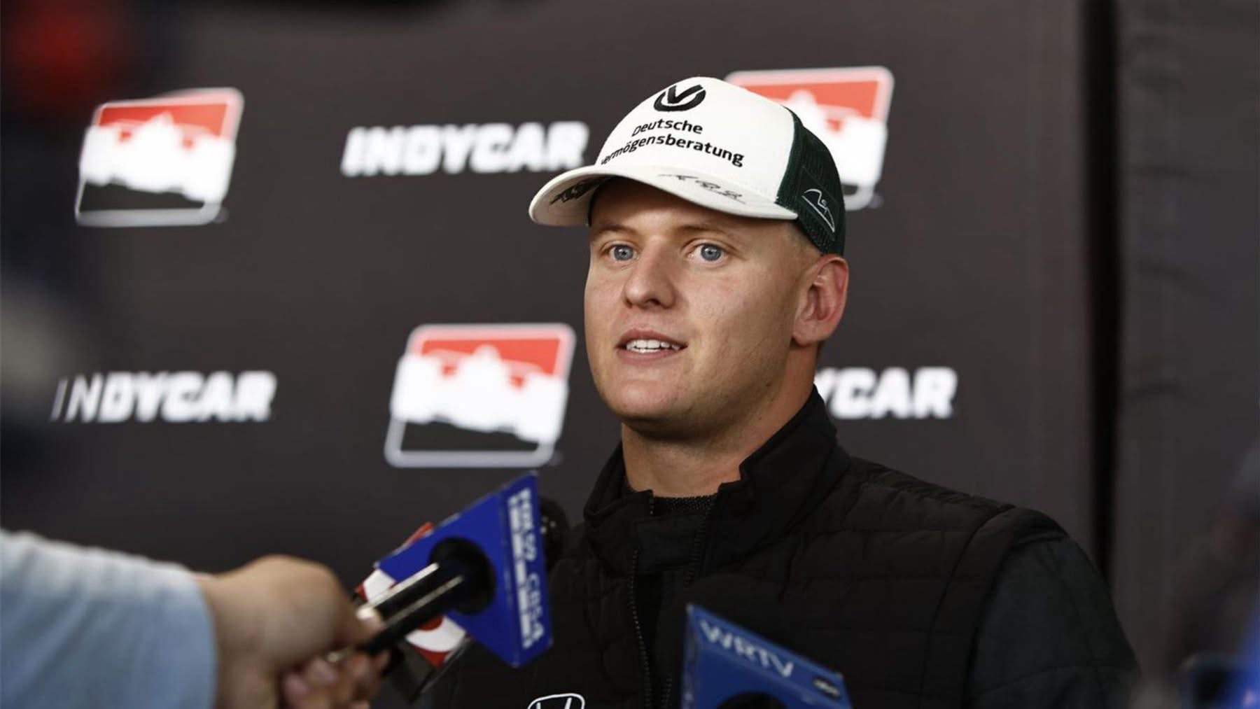 Mick Schumacher elogia el enfoque “old-school” de IndyCar tras firmar con RLL