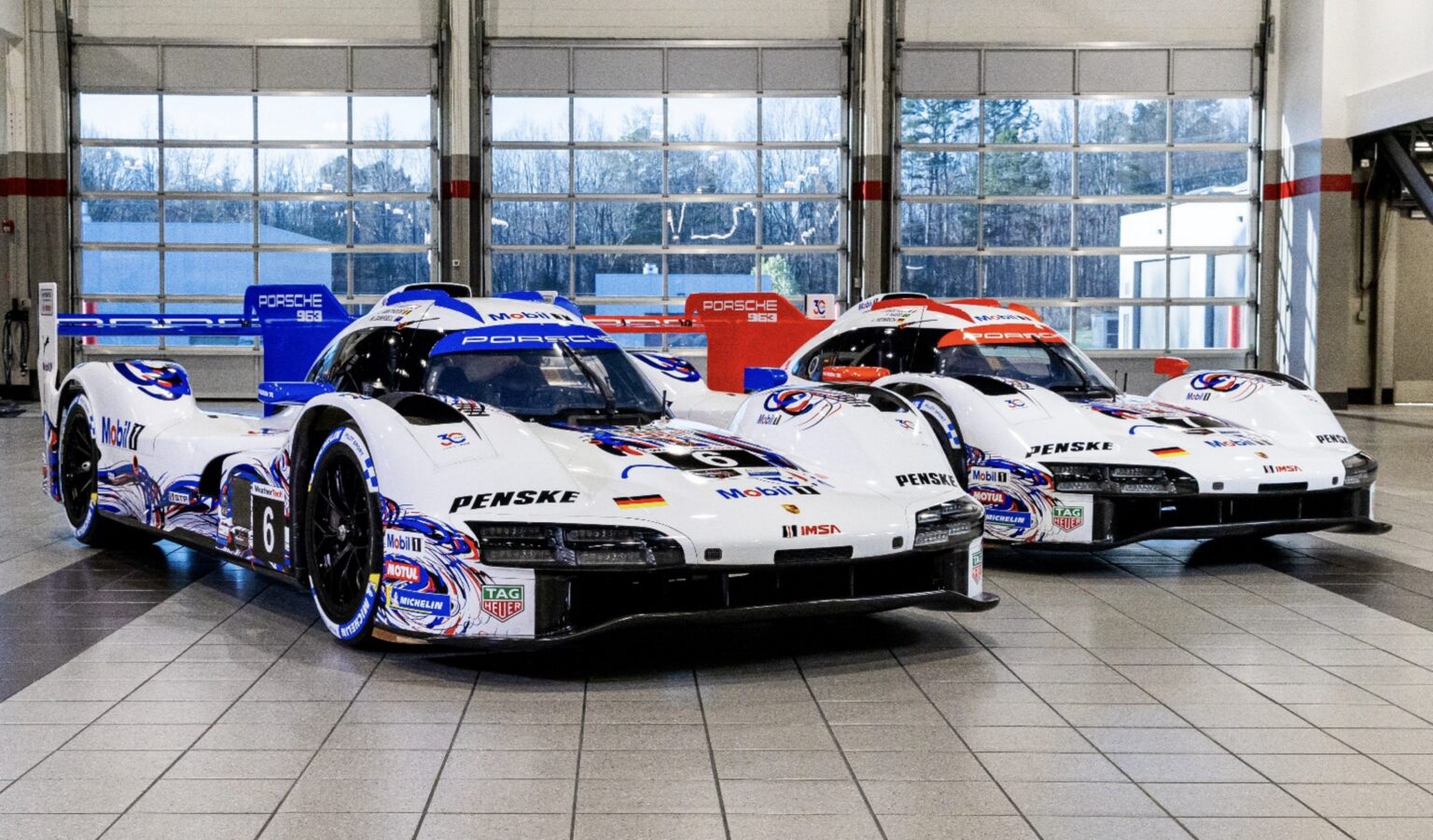 Porsche presenta librea retro en los 963 para celebrar 30 años junto a Mobil 1