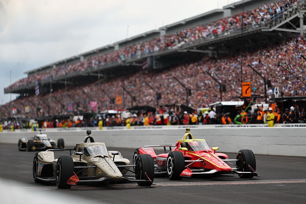 Felix Rosenqvist gana las 500 Millas de Indianápolis 2026 en el final más cerrado de la historia