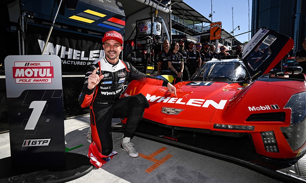 IMSA: Earl Bamber Logra la Pole en Detroit con Dominio Total de Cadillac en GTP