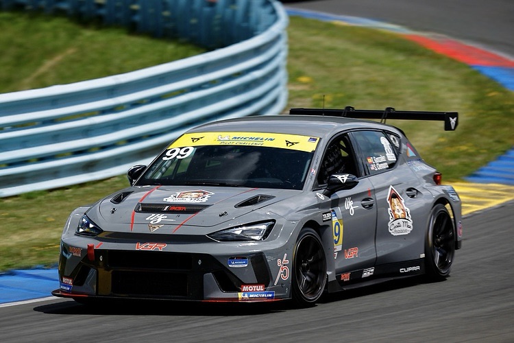 Kiko Porto y Tyler Gonzalez dominan la primera práctica del IMSA Michelin Pilot Challenge en Canadian Tire Motorsport Park